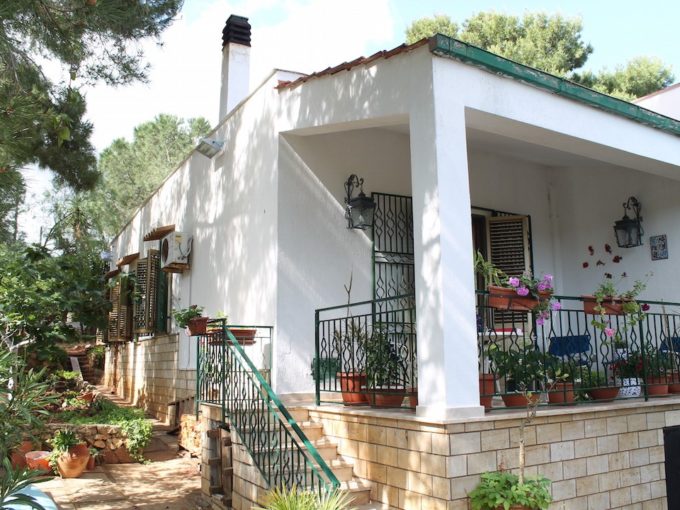 Villa in vendita a Castellammare del Golfo vicinissima alla baia di Guidaloca Villa in vendita a Castellammare del Golfo vicinissima alla baia di Guidaloca baia guidaloca villa marmora2015 05 22 09.55.49 680x510 - Villa in vendita a Castellammare del Golfo vicinissima alla baia di Guidaloca