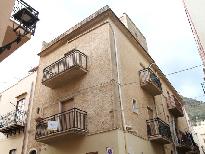 Casa in vendita a Castellammare del Golfo vicino al Porto turistico Casa in vendita a Castellammare del Golfo vicino al Porto turistico Casa in vendita a Castellammare del Golfo vicino al Porto turisticoIMG 0343 680x510 - Casa in vendita a Castellammare del Golfo vicino al Porto turistico