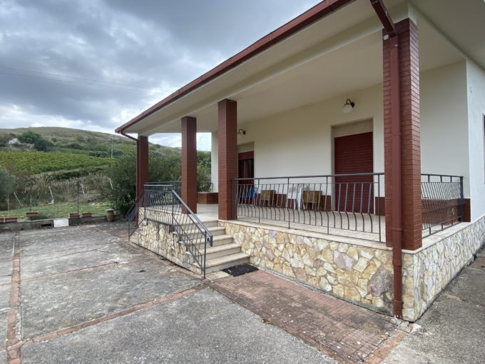 Villa con terreno a Calatafimi Segesta Villa con terreno a Calatafimi Segesta IMG 2726 680x510 - Villa con terreno a Calatafimi Segesta